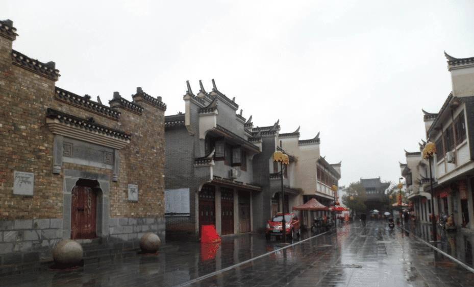 逃离破旧弃城